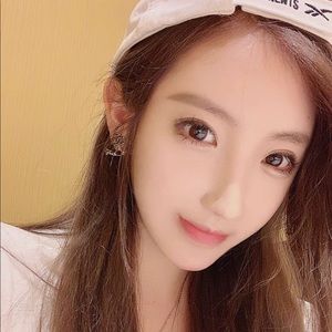 Meet your Posher, Lorinda